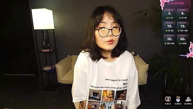 Snapshot of Erikawai chatting on September 18, 2025, 8:39 am Erikawai online show from September 18, 2025, 8:39 am