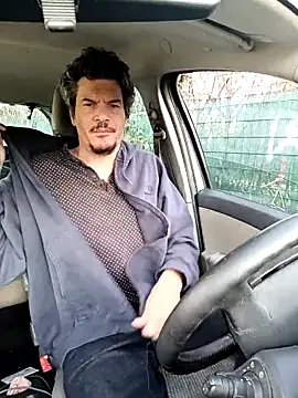 twitshe online show from November 6, 2025, 2:21 pm