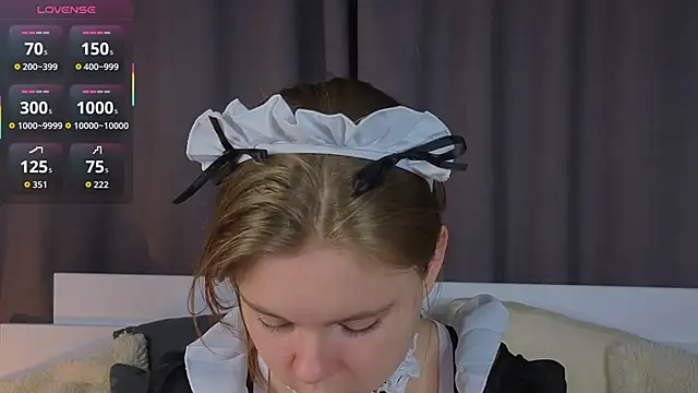 JulietteRain online show from November 30, 2025, 5:47 pm