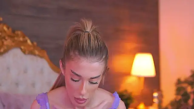 EllieRedd online show from October 21, 2025, 8:58 am