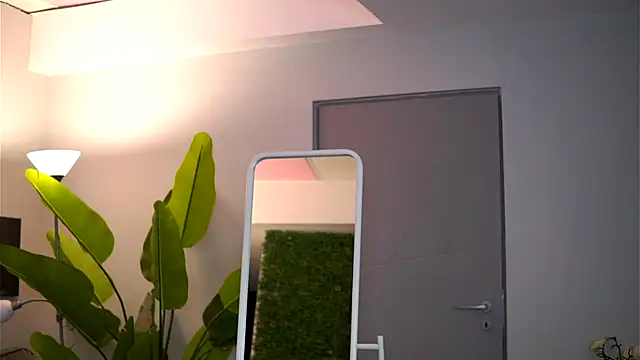 EllieRedd online show from December 15, 2025, 7:09 pm