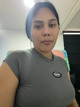 burbuja02 online show from April 14, 2026, 8:25 pm