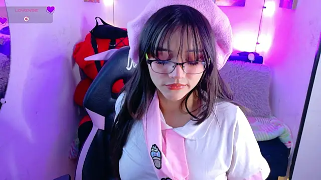 MiaVelvetDoll online show from October 2, 2025, 2:09 pm