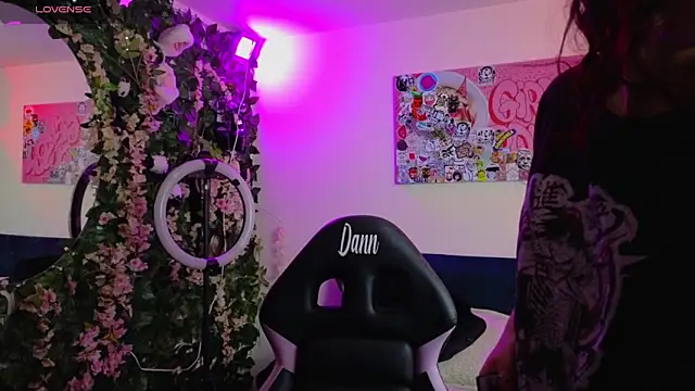 MiaVelvetDoll online show from February 23, 2026, 2:06 pm