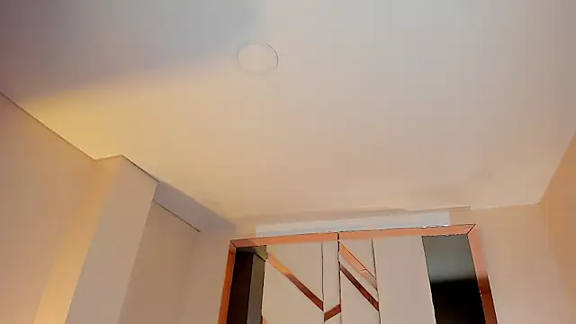 EmmaStonns online show from December 1, 2025, 1:23 pm