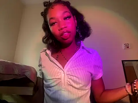 Snapshot of luvrgrllani chatting on September 17, 2025, 8:55 pm luvrgrllani online show from September 17, 2025, 8:55 pm