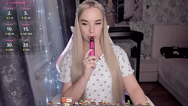 KiraKrox online show from November 9, 2025, 6:45 pm