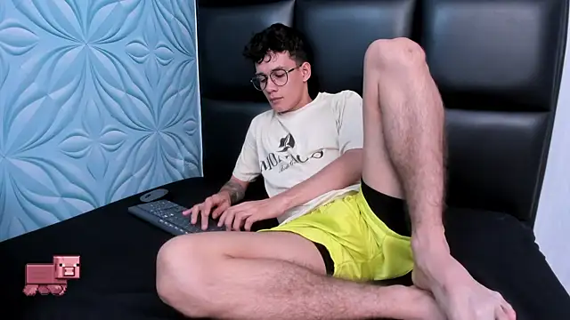 LittleMax23 online show from October 8, 2025, 1:01 pm