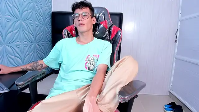 LittleMax23 online show from November 12, 2025, 12:53 pm