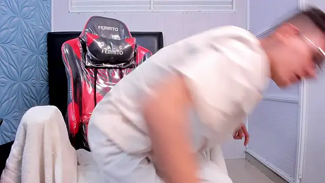 LittleMax23 online show from November 1, 2025, 1:38 pm