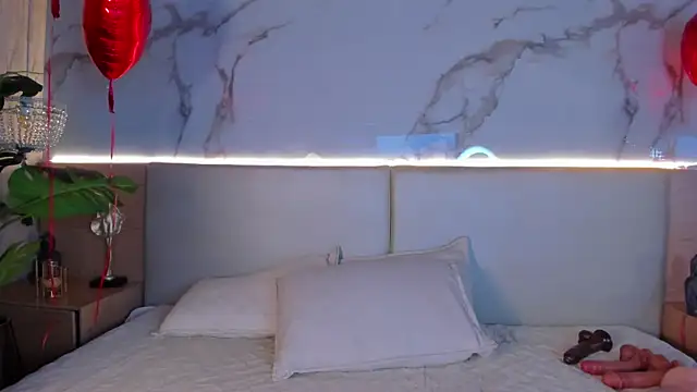 Snapshot of Celeste-Evanns chatting on February 13, 2026, 7:47 pm Celeste-Evanns online show from February 13, 2026, 7:47 pm