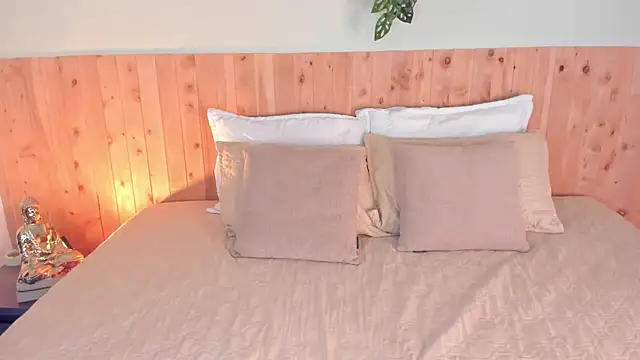 CloehSmiith online show from March 16, 2026, 11:58 am