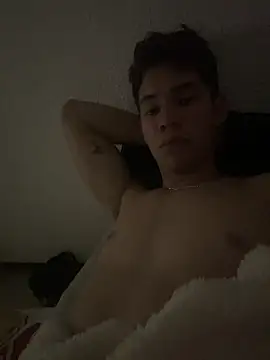 Maxtaylor18 online show from October 9, 2025, 5:52 am