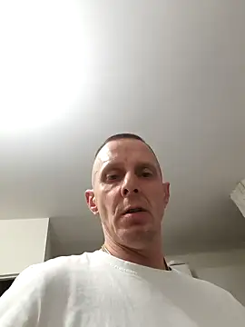 Snapshot of Luka83_ chatting on October 19, 2025, 12:13 am Luka83 online show from October 19, 2025, 12:13 am