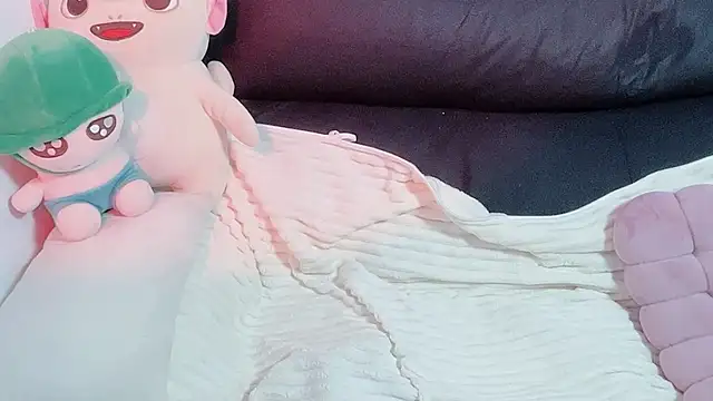 LINNIE05 online show from January 9, 2026, 9:49 am