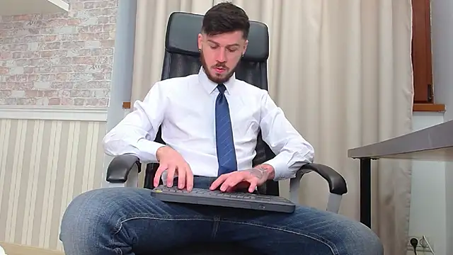 JonahShaw online show from November 23, 2025, 5:17 am