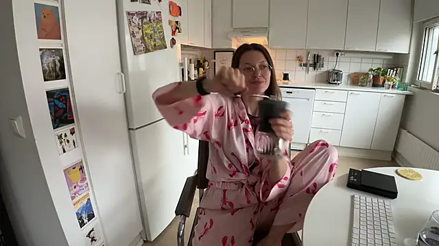 Scorpion Peach online show from November 7, 2025, 10:20 am