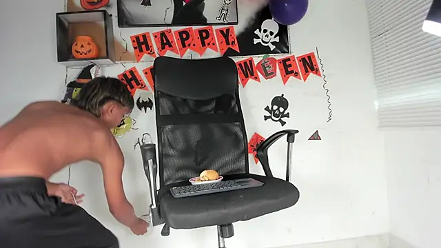 tyler twink boy online show from October 23, 2025, 12:48 pm