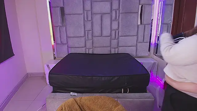  Emily rosee  online show from January 13, 2026, 11:47 am