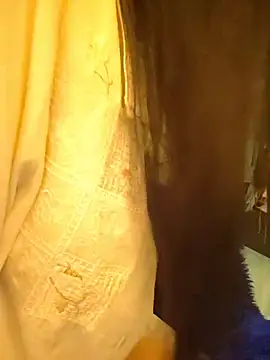 Snapshot of YayeeShow chatting on November 15, 2025, 11:58 am YayeeShow online show from November 15, 2025, 11:58 am