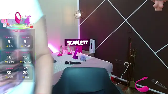 Snapshot of ScarletHott_ chatting on November 7, 2025, 12:21 pm ScarletHott online show from November 7, 2025, 12:21 pm