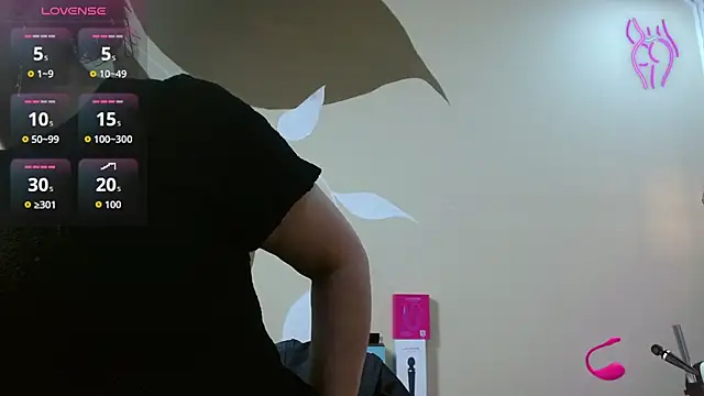 Snapshot of ScarletHott_ chatting on November 18, 2025, 12:19 pm ScarletHott online show from November 18, 2025, 12:19 pm