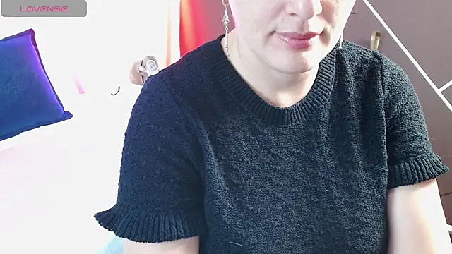 Snapshot of ScarletHott_ chatting on October 13, 2025, 12:07 pm ScarletHott online show from October 13, 2025, 12:07 pm