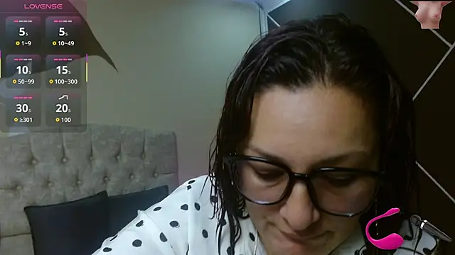 Snapshot of ScarletHott_ chatting on November 11, 2025, 11:38 am ScarletHott online show from November 11, 2025, 11:38 am