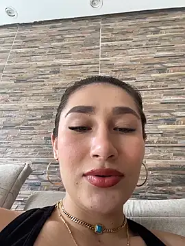 Isa Villamarin online show from October 14, 2025, 2:50 pm