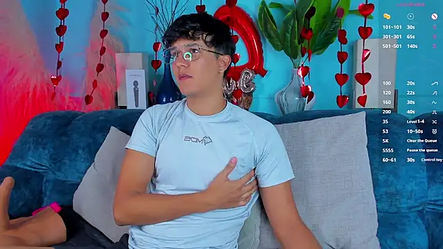 Leo Savage  online show from February 8, 2026, 4:32 am