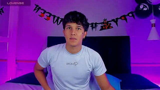 Leo Savage  online show from October 24, 2025, 3:49 am