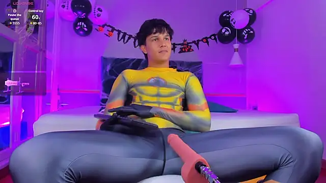 Leo Savage  online show from October 13, 2025, 4:25 am