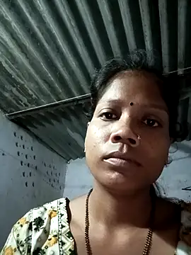 Snapshot of SEXY-MAHI4 chatting on October 24, 2025, 2:43 am SEXY-MAHI4 online show from October 24, 2025, 2:43 am