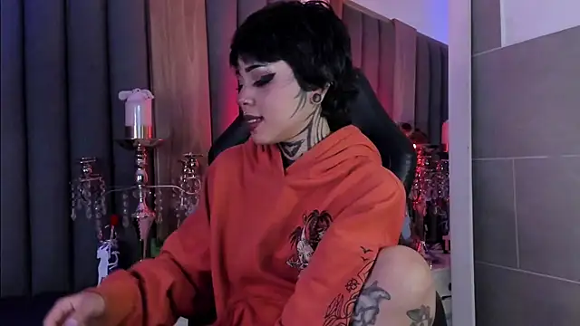 misstomie  online show from April 3, 2026, 7:04 am