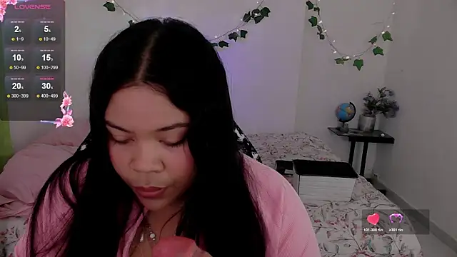 Snapshot of Juicy_elenxx chatting on March 5, 2026, 3:36 am Juicy elenxx online show from March 5, 2026, 3:36 am