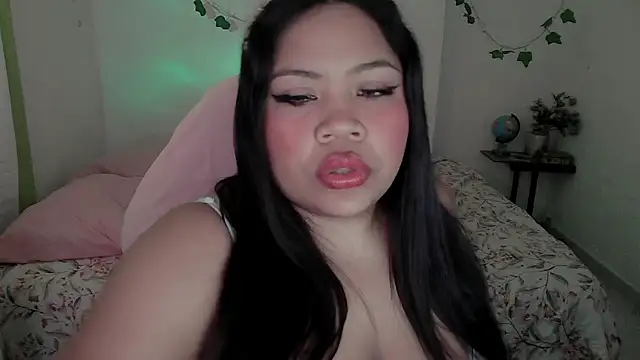 Snapshot of Juicy_elenxx chatting on February 4, 2026, 8:37 pm Juicy elenxx online show from February 4, 2026, 8:37 pm