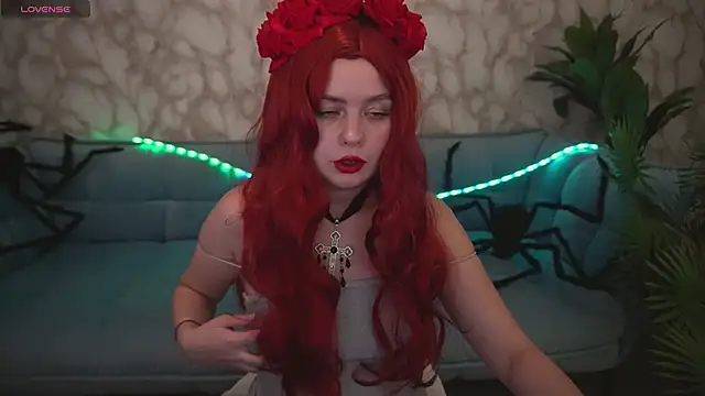 RedDoll  online show from October 29, 2025, 7:35 pm