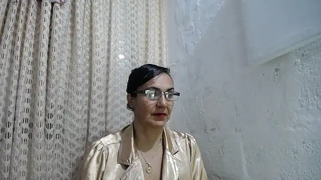 gabbyparker  online show from November 4, 2025, 9:46 am