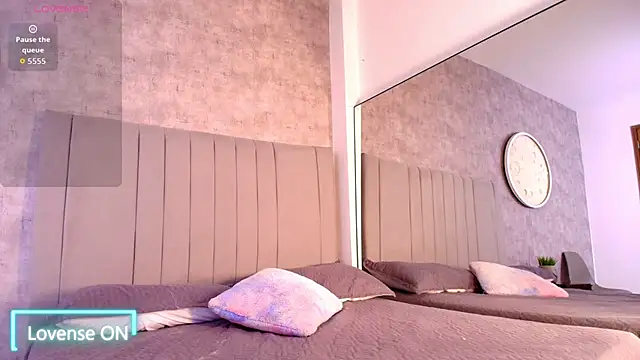 karla-ruiz online show from September 28, 2025, 1:01 am