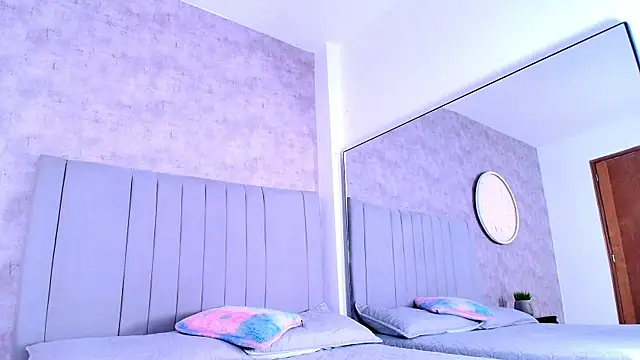 karla-ruiz online show from October 13, 2025, 7:04 pm