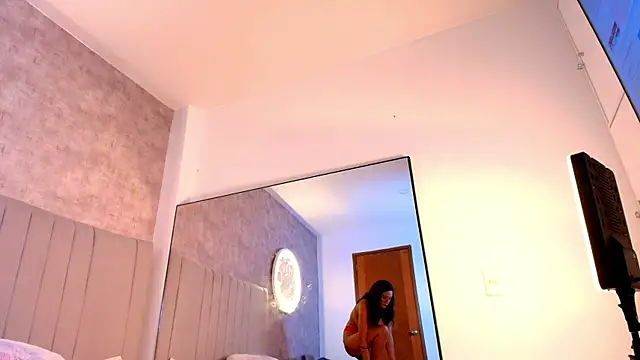 karla-ruiz online show from October 4, 2025, 1:29 am