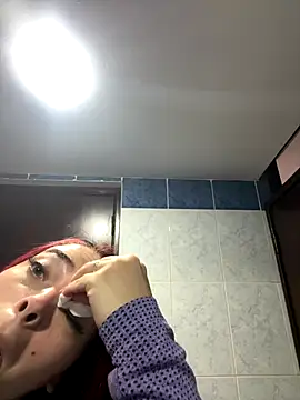 HannahCollyns online show from December 21, 2025, 12:18 pm