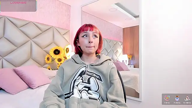 dafnne hall online show from November 29, 2025, 4:12 am