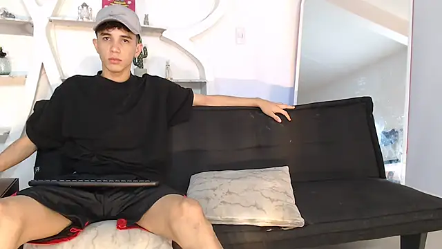 THREE GUYS HOT online show from November 1, 2025, 7:19 pm