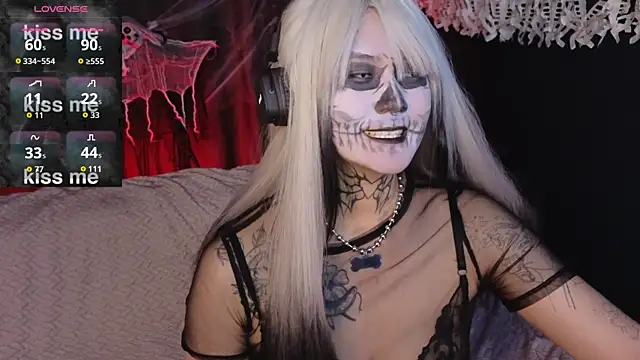 Snapshot of GothXRaven chatting on October 29, 2025, 12:04 pm GothXRaven online show from October 29, 2025, 12:04 pm