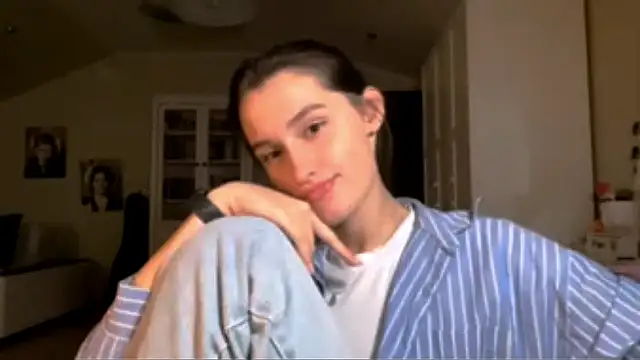 DarlineBrustera online show from November 20, 2025, 2:40 pm