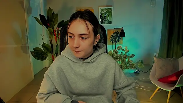 Snapshot of olivianorton chatting on September 25, 2025, 12:11 pm olivianorton online show from September 25, 2025, 12:11 pm