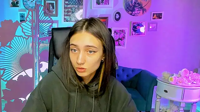 Snapshot of olivianorton chatting on September 26, 2025, 12:45 pm olivianorton online show from September 26, 2025, 12:45 pm