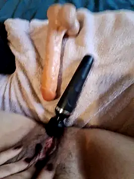 elisaelisa12 online show from February 18, 2026, 6:44 am