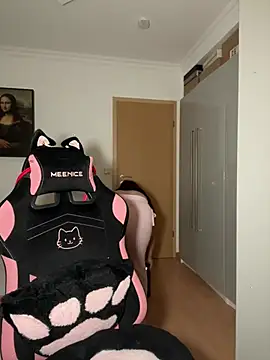 OliviaaFischer online show from April 6, 2026, 8:10 pm